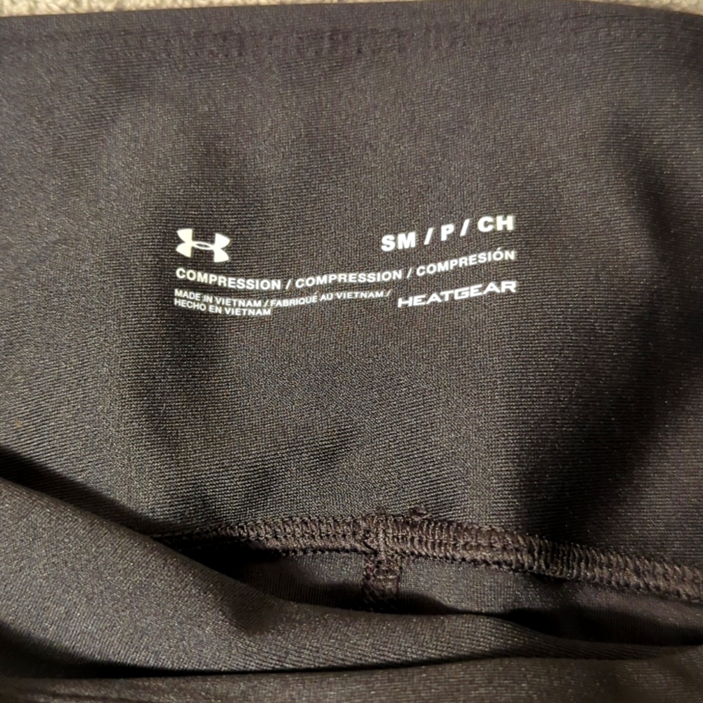 NWT Under armor Compression high rise crop leggings capris black size Sm - Picture 6 of 13